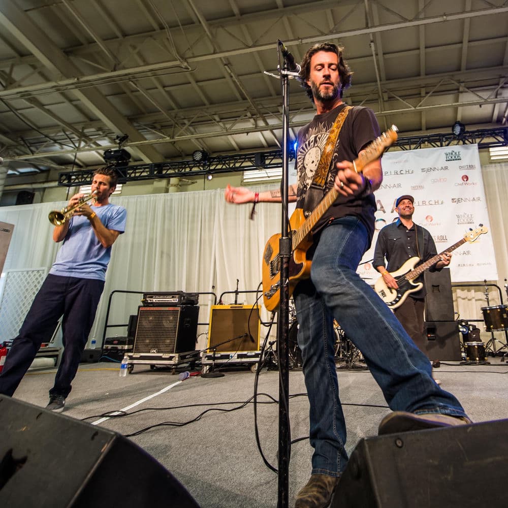 Roger Clyne & the Peacemakers